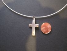 Ancienne petite croix ,en métal blanc(nickel)