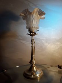 Grande lampe calice. Pied laiton et tulipe verre, 1930  styl