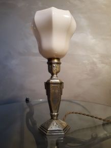 petite lampe de chevet art deco   en regule patiné or avec s