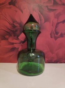 carafe verte avec bouchon goutte d'eau