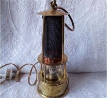 Lampe de mineur électrifiée