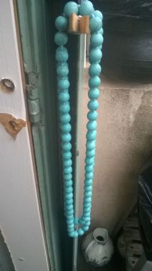 Sautoir  en perle de turquoise reconstituée
