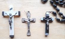 Chapelet de prière et 2 croix 