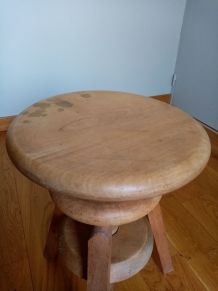 Tabouret à vis tripode