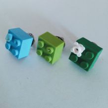 Pin's Lego, lot de 3 en vert et bleu, cravate, veste