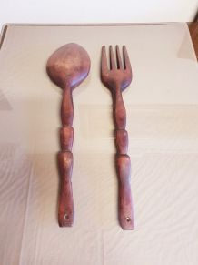 Cuillère et fourchette géantes en bois sculpté( ref K 27 )