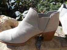 BOTTINES ATMOSPHERE STYLE MUSTANG  T 37 NEUF GRIS BEIGE 