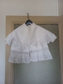 Petite robe vintage pour bébé en voile et dentelle vintage - Ressourcerie  Histoires Sans Fin
