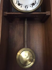 Horloge ancienne avec belle sonnerie le mécanisme fonctionne