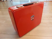 Valise rouge vintage, années 60