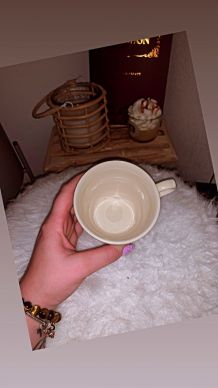 Tasse en porcelaine avec dessous de tasse 