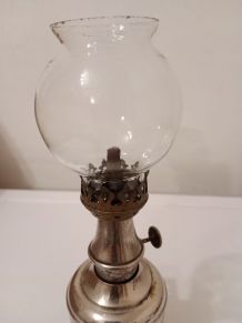 ancienne lampe a pétrole