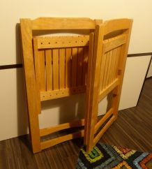 Lot de 2 chaises pliantes en bois (Aldo Jacober ?)