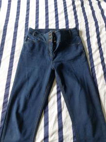 Jean magique slim bleu taille très haute 40