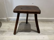 Tabouret tripode brutaliste