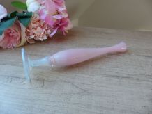 Vase Romantique Soliflore Rose en Opaline avec Pied Torsadé 