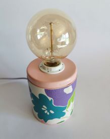Lampe vintage chevet salon bureau boîte en fer "Fleur rose"