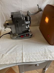 Projecteur de film vintage Bolex Paillard M8 de fabrication 