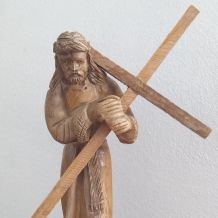 Jésus portant sa croix 