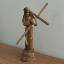 Jésus portant sa croix 