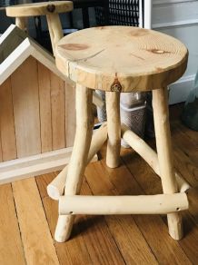 Tabouret tripode sapin 