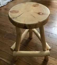 Tabouret tripode sapin 