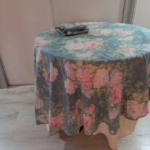 Linge de table - Nappe ronde et huit serviettes décor Fleurs