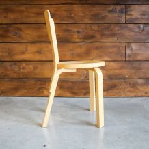 Chaise scandinave modèle 66 par Alvar Aalto édition artek