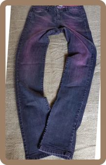 Jeans couleur aubergine reflets fucsia IKKS (W31) en très bo
