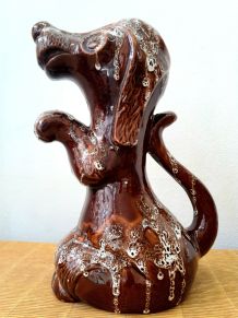 Pichet chien en barbotine Sars poteries 1960 