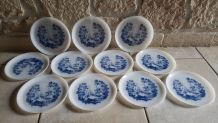 11 assiettes Arcopal motif bleu