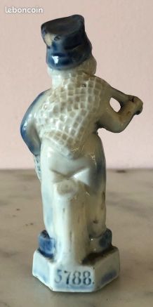 Statuette en porcelaine