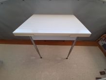 Table formica blanc 