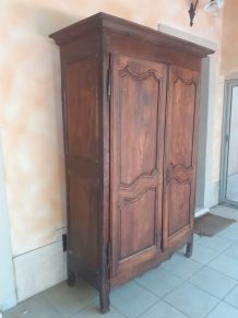 Armoire provençale en noyer fin 18ème siècle