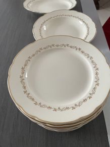 Service villeroy et bosch 16 assiettes  2 plats 