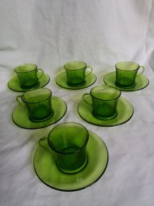 Tasses et soucoupes Duralex en verre vert 