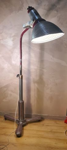 lampadaire 1940  rarestyle projecteur pieds sur roulettes  a