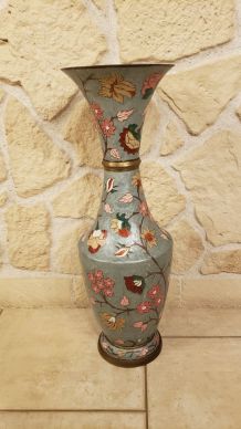 Grand vase en laiton et émail cloisonné