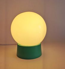 Lampe salon chevet bureau vintage opaline blanche "Vert"