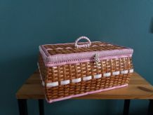 Panier boite à couture travailleuse en osier et scoubidou