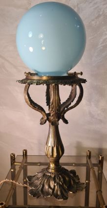 lampe de table bronze 19eme age 38x16 opaline bleu ,tres bel