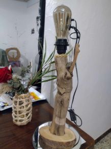 Lampe en bois flotté avec ampoule