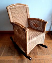 Rocking chair en rotin vintage 1970 