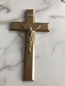 Crucifix doré 