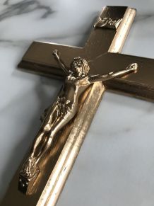 Crucifix doré 