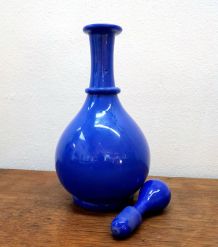 Carafe vintage en opaline bleu cobalt