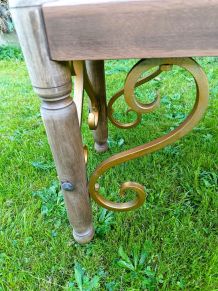 Banc ancien avec volutes dorées