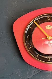 Horloge formica vintage pendule silencieuse Jura rouge noir