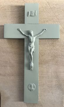 Crucifix ancien vert amande