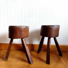 Paire de tabourets en bois brutaliste, vers 1960